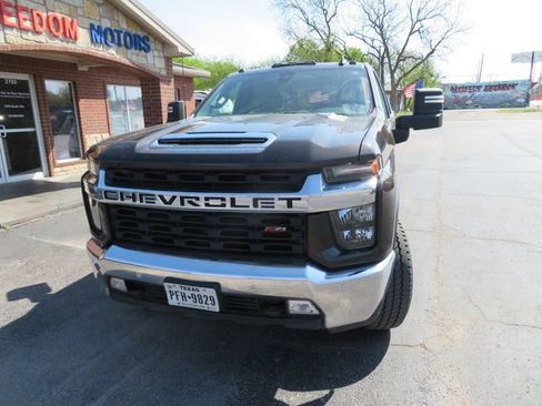 Used 2021 Chevrolet Silverado 2500 LT w/ Texas Edition image 2