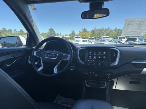 Used 2024 GMC Terrain SLT FWD image 3
