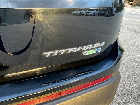 Used 2018 Ford Edge Titanium image 31