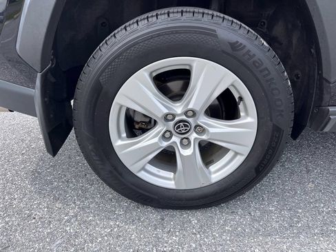 Used 2021 Toyota RAV4 XLE AWD/4WD image 22