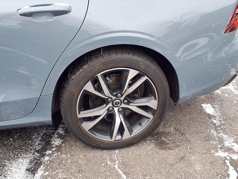 Used 2024 Volvo S60 B5 Core image 22