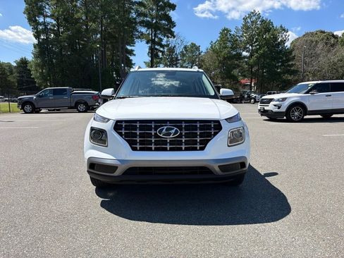 Certified 2025 Hyundai Venue SEL FWD image 4