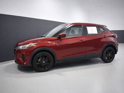 Used 2021 Nissan Kicks SV FWD image 2