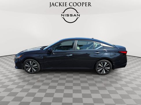 Used 2022 Nissan Altima 2.5 SV w/ SV Premium Package FWD image 8