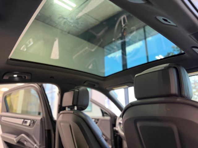 Used 2023 Porsche Cayenne Platinum Edition AWD/4WD image 42