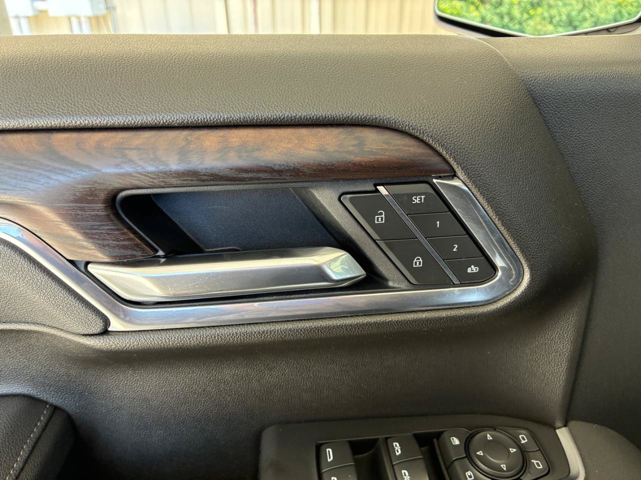 Used 2025 GMC Sierra 1500 SLT AWD/4WD image 9