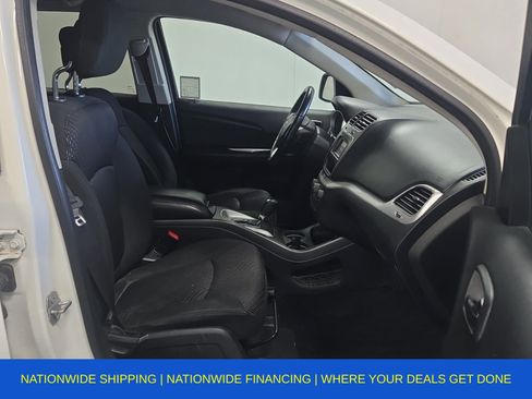 Used 2019 Dodge Journey SE w/ Premium Group image 2