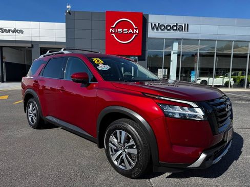 Used 2023 Nissan Pathfinder SL w/ Black Appearance Package AWD/4WD image 1