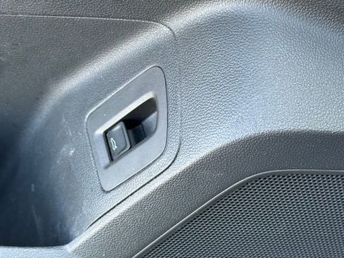 Certified 2023 Volkswagen Atlas Cross Sport SEL R-Line image 23