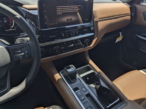 New 2026 Nissan Pathfinder Platinum FWD image 11