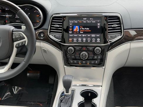 Used 2020 Jeep Grand Cherokee Summit AWD/4WD image 13