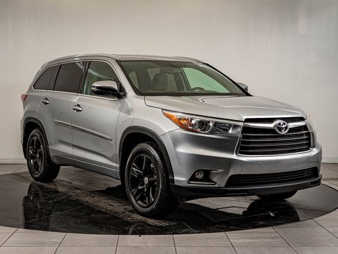 Used 2015 Toyota Highlander Limited image 12