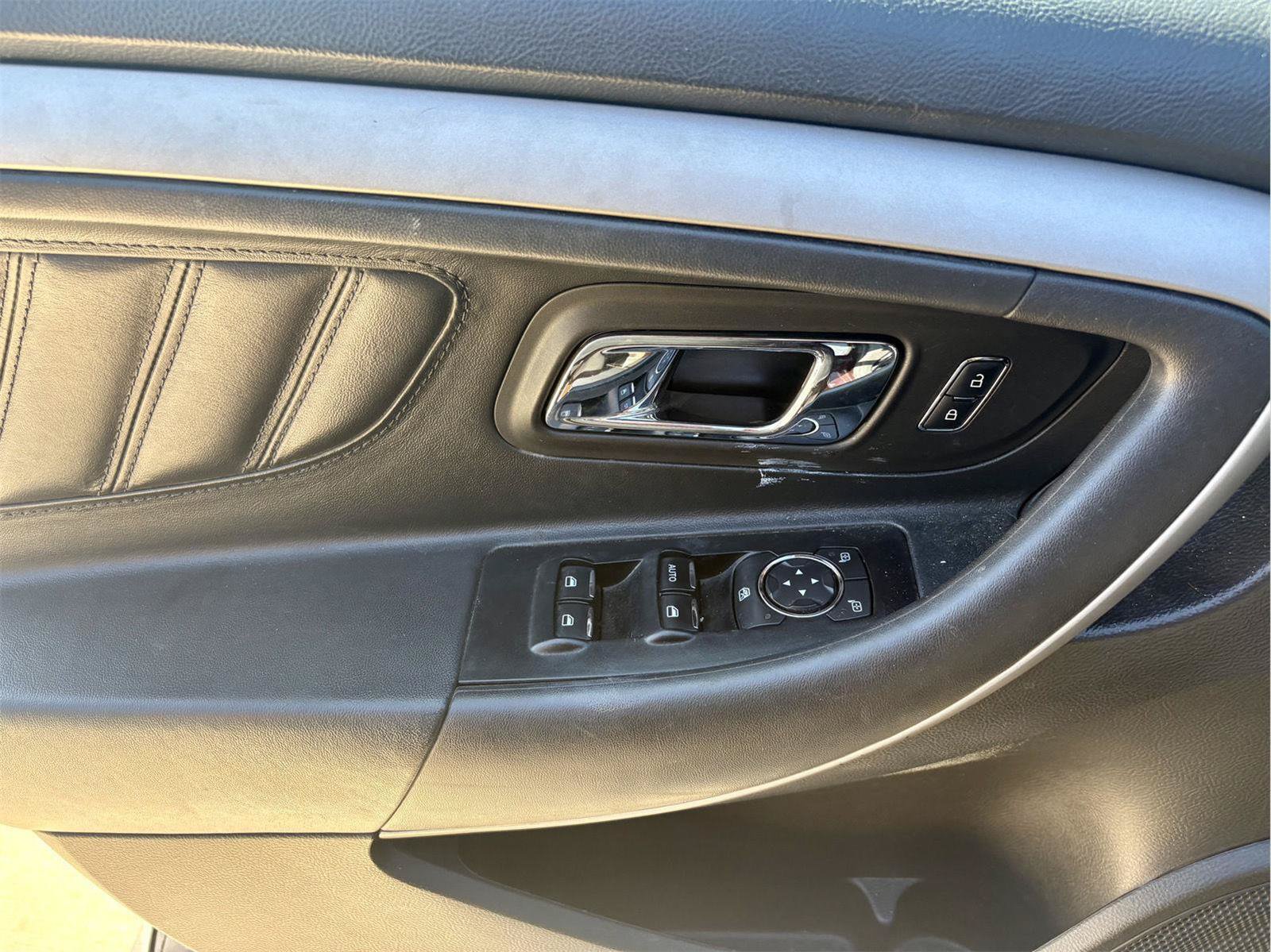 Used 2018 Ford Taurus SEL w/ Equipment Group 201A FWD image 12
