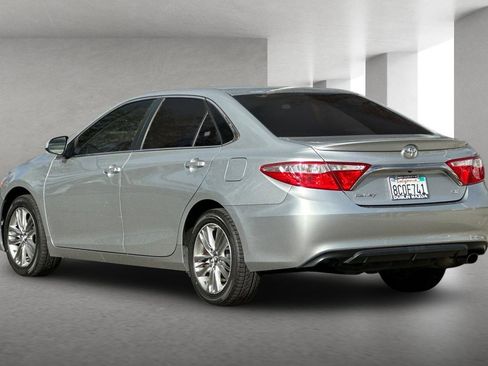 Used 2017 Toyota Camry SE image 6