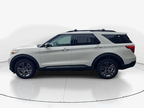 Used 2023 Ford Explorer XLT w/ Equipment Group 202A AWD/4WD image 6