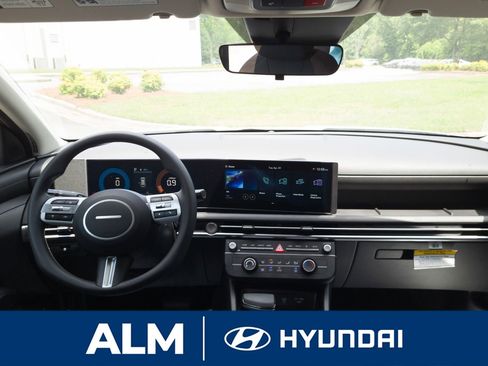 New 2025 Hyundai Tucson SE image 16