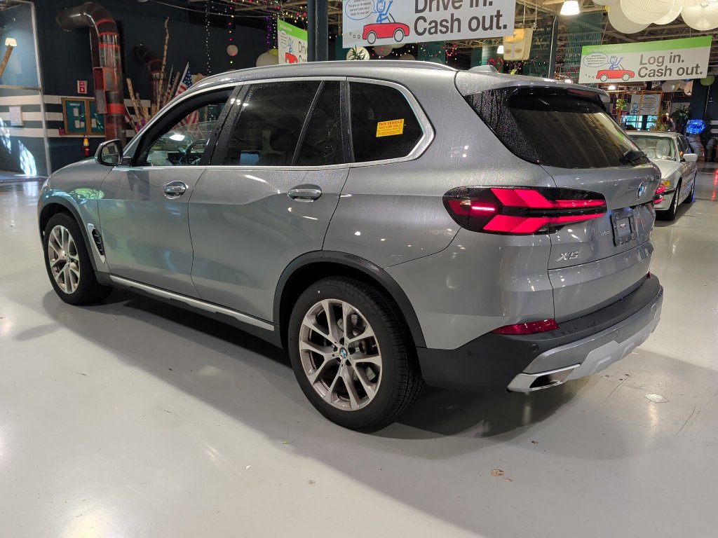 Used 2024 BMW X5 xDrive40i w/ Premium Package AWD/4WD image 13