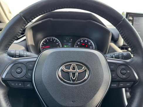 Used 2019 Toyota RAV4 XLE Premium w/ Cold Weather Package AWD/4WD image 19