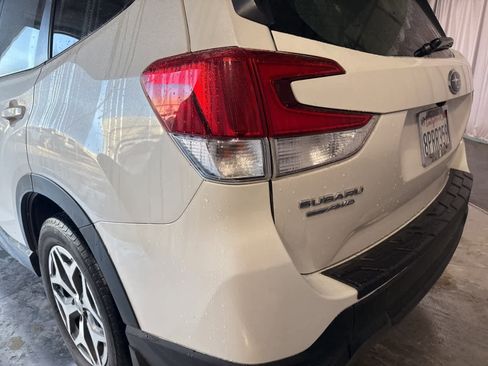 Used 2020 Subaru Forester Premium image 9