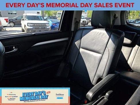 Used 2018 Toyota Highlander XLE AWD/4WD image 18