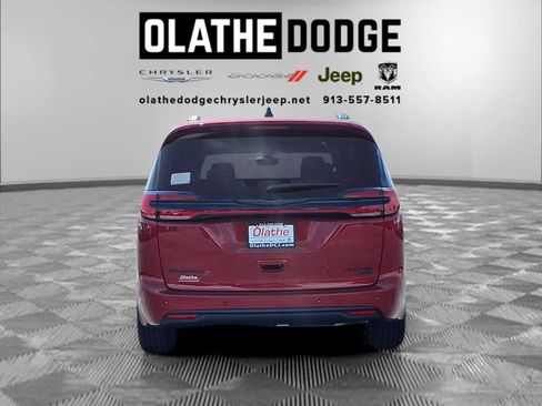 New 2026 Chrysler Pacifica Limited w/ S Appearance Package image 23