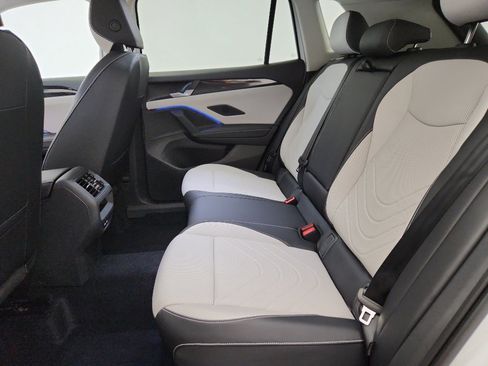 New 2025 Volkswagen Tiguan SE image 32