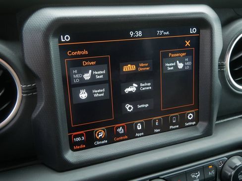Used 2020 Jeep Wrangler Unlimited Sahara w/ Uconnect 4C Nav & Sound Group AWD/4WD image 3