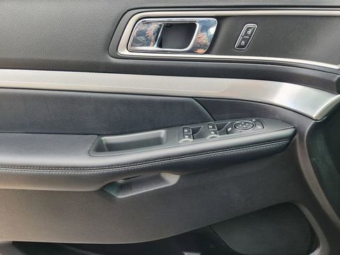 Used 2017 Ford Explorer XLT w/ Equipment Group 201A image 24