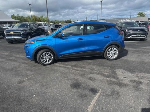 Used 2022 Chevrolet Bolt EUV LT w/ Comfort Package image 5