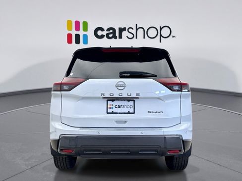 Used 2025 Nissan Rogue SL w/ Tech Package image 4