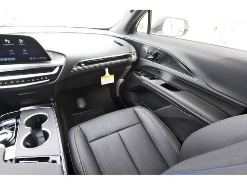 New 2026 Cadillac Lyriq Luxury image 10