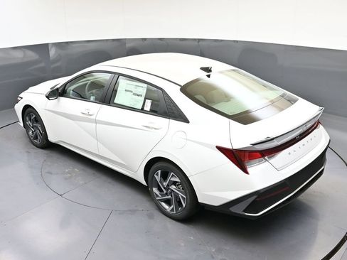 Certified 2025 Hyundai Elantra Sport FWD image 43