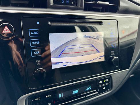 Used 2017 Toyota Corolla LE FWD image 4