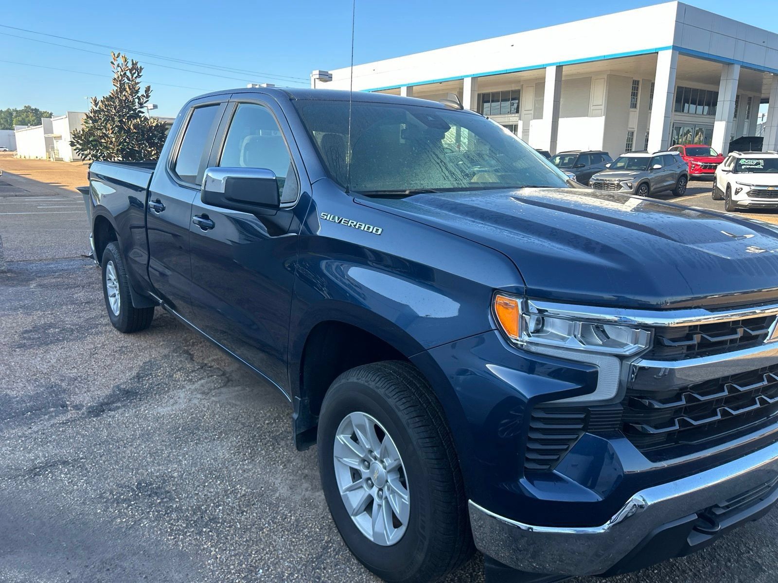Used 2022 Chevrolet Silverado 1500 LT w/ Convenience Package II AWD/4WD image 17
