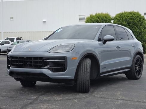 Used 2025 Porsche Cayenne GTS AWD/4WD image 19
