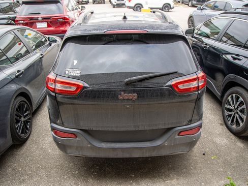 Used 2016 Jeep Cherokee 75th Anniversary image 8