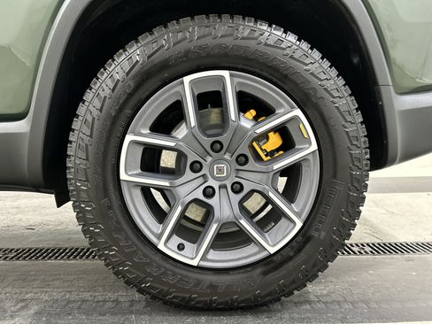 Used 2024 Rivian R1S Adventure image 10