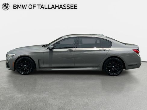Used 2021 BMW 740i w/ M Sport Package RWD image 9