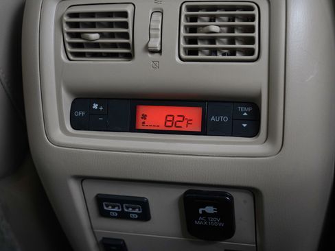 Used 2017 Nissan Pathfinder Platinum image 17