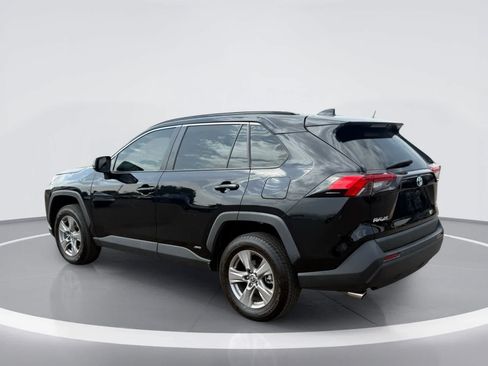 Used 2023 Toyota RAV4 LE AWD/4WD image 3