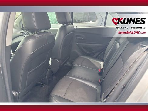 Used 2020 Chevrolet Trax LT w/ LT Convenience Package FWD image 31