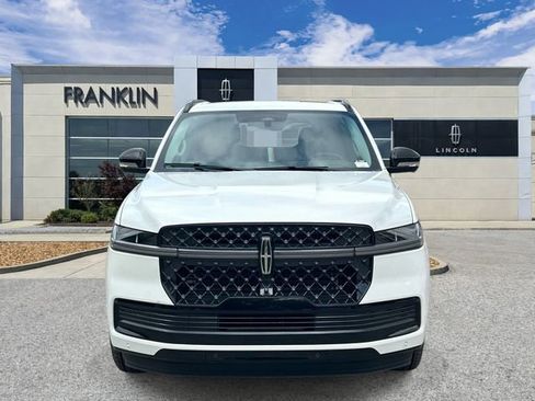 New 2026 Lincoln Navigator Reserve AWD/4WD image 2