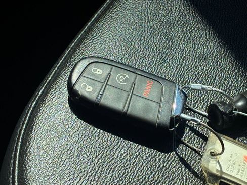 Used 2025 Jeep Compass Limited AWD/4WD image 21