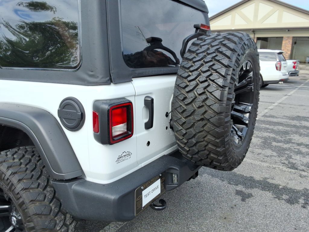 Used 2018 Jeep Wrangler Unlimited Sport AWD/4WD image 14