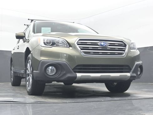 Used 2017 Subaru Outback 3.6R Touring AWD/4WD image 19