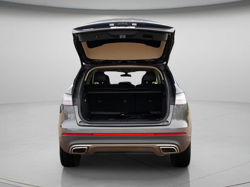 Used 2023 Lincoln Nautilus Reserve AWD/4WD image 10