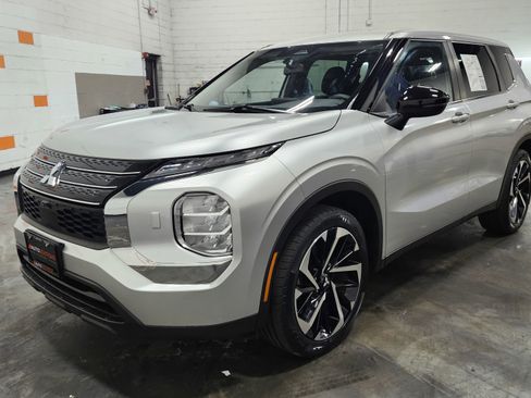 Used 2022 Mitsubishi Outlander ES image 12