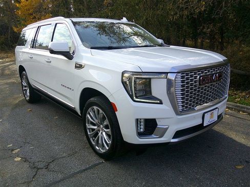 Used 2022 GMC Yukon XL Denali image 7