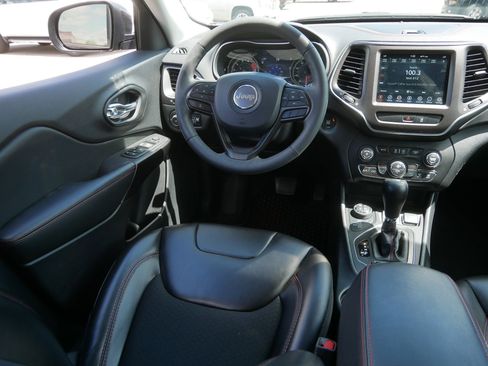 Used 2022 Jeep Cherokee Trailhawk AWD/4WD image 9