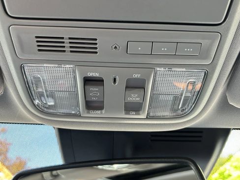 Used 2019 Honda CR-V Touring image 12